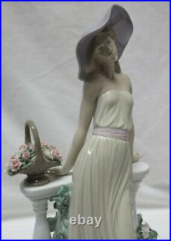 13.5 Lladro #5378 Time For Reflection Figurine With Box