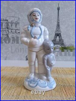 Astronaut porcelain figurine. Sculpture gagarin USSR Astronaut aesthetic vintage