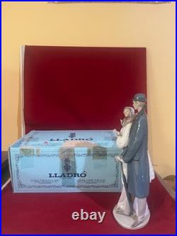DAPPER LLADRO #1452 ON THE TOWN -CULTURED COUPLE-MINT-RETIRED withORIGINAL BOX
