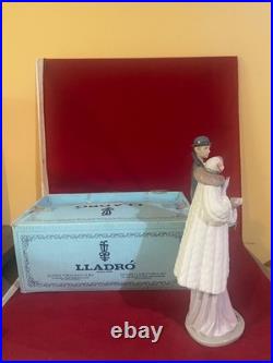 DAPPER LLADRO #1452 ON THE TOWN -CULTURED COUPLE-MINT-RETIRED withORIGINAL BOX