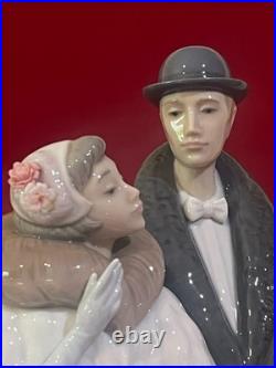DAPPER LLADRO #1452 ON THE TOWN -CULTURED COUPLE-MINT-RETIRED withORIGINAL BOX