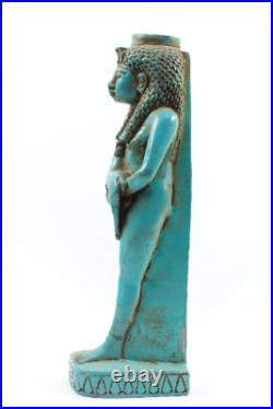 Gorgeous Queen HATSHEPSUT standing and holding the gazelle