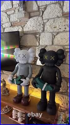 Kaws Money Counting Statue Unique Collectible Art Piece for Home Decor & Gift Kaws Money Counting Statue Unique Collectible Art Piece for Home Decor & Gift