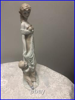 LLADRO Hand Made Mother and Son 14 Multicolor Fine Porcelain