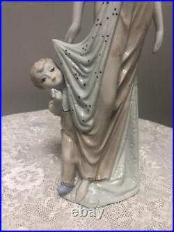 LLADRO Hand Made Mother and Son 14 Multicolor Fine Porcelain