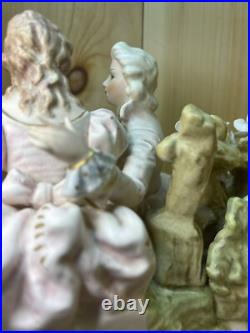 Lenwile Ardalt 7530 Couple Bisque/Porcelain Figurine Lighted Lamp Music Box