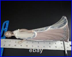 Lladro 10.5 5322 Viennese Lady Woman Pink Parasol Figurine Retired