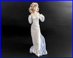 Lladro 12 Anticipation Woman Flowers White Dress Figurine 6608 Retired
