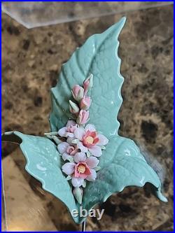 Lladro 1992 Leaf With Flowers Broach Style Lapel Pin! MINT COND. Glazed Finish