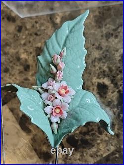 Lladro 1992 Leaf With Flowers Broach Style Lapel Pin! MINT COND. Glazed Finish