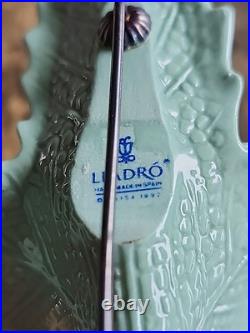 Lladro 1992 Leaf With Flowers Broach Style Lapel Pin! MINT COND. Glazed Finish