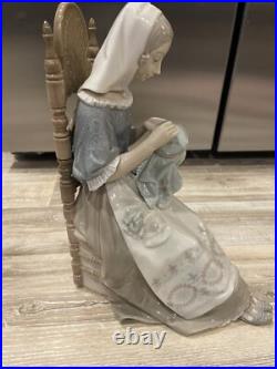 Lladro 4865 BORDADORA Porcelain Figurine Lady Embroider Knitting Needlepoint Lladro 4865 BORDADORA Porcelain Figurine Lady Embroider Knitting Needlepoint