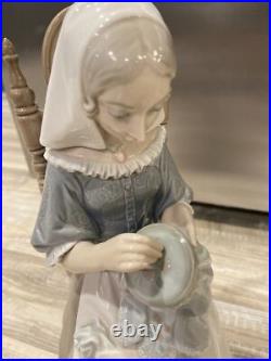 Lladro 4865 BORDADORA Porcelain Figurine Lady Embroider Knitting Needlepoint Lladro 4865 BORDADORA Porcelain Figurine Lady Embroider Knitting Needlepoint