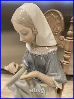 Lladro 4865 BORDADORA Porcelain Figurine Lady Embroider Knitting Needlepoint Lladro 4865 BORDADORA Porcelain Figurine Lady Embroider Knitting Needlepoint