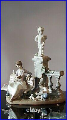 Lladro 5425 Studying in the Park, MINT condition