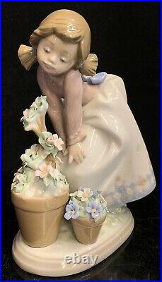 Lladró #5548 Pretty Poises Figurine Rare Flowers Iconic Piece Vintage Mint