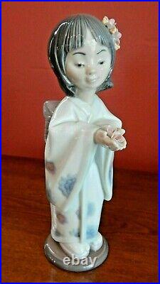 Lladro # 6151 Figurine BEARING FLOWERS Original Box Retired MINT CONDITION