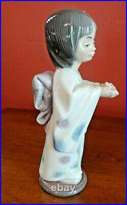 Lladro # 6151 Figurine BEARING FLOWERS Original Box Retired MINT CONDITION