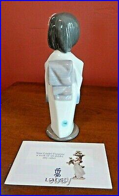 Lladro # 6151 Figurine BEARING FLOWERS Original Box Retired MINT CONDITION