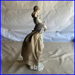 Lladro 6179 Peaceful Moment Porcelain Figure with Original Box