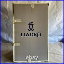 Lladro 6179 Peaceful Moment Porcelain Figure with Original Box