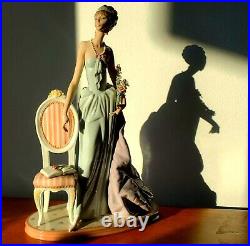 Lladro A French Lady of Taste w Flower with Lladro Original Large Box