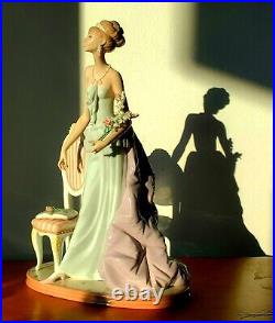 Lladro A French Lady of Taste w Flower with Lladro Original Large Box