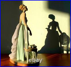 Lladro A French Lady of Taste w Flower with Lladro Original Large Box