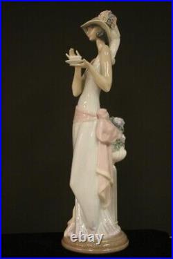 Lladro Elegant Lady Mint In Box