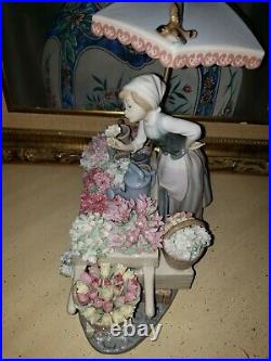 Lladro Figurine 1454 no box Flowers of the Season