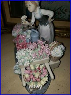 Lladro Figurine 1454 no box Flowers of the Season