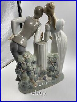 Lladro Figurine #4750 Romeo and Juliet M-18 N Very Nice Piece