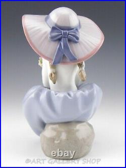 Lladro Figurine FRAGRANT BOUQUET GIRL WITH FLOWERS & HAT #5862 Retired Mint Box