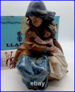 Lladro Porcelain Figurine 2206 Sisterly Love Gres Finish Retired in Box