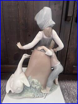 Lladro Porcelain Figurine Avoiding The Goose, Girl Boy #5033, Good But No Box