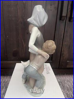 Lladro Porcelain Figurine Avoiding The Goose, Girl Boy #5033, Good But No Box