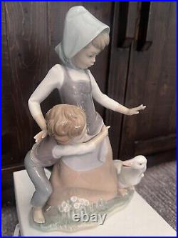 Lladro Porcelain Figurine Avoiding The Goose, Girl Boy #5033, Good But No Box