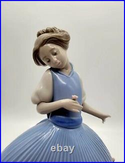 Lladro Porcelain Figurine Girl In Blue Dress Girls in Colored Dresses Series
