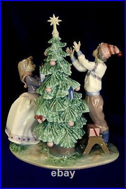 Lladro Trimming The Tree #5897 Brand Nib Christmas Holiday Boy Girl Save$$ F/sh
