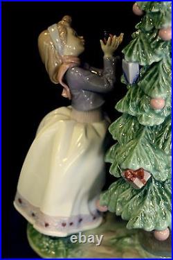 Lladro Trimming The Tree #5897 Brand Nib Christmas Holiday Boy Girl Save$$ F/sh