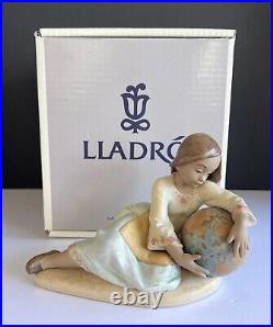 Lladro WORLD OF FANTASY Girl sitting with Globe #12292 EXTREMELY RARE