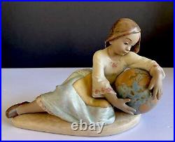 Lladro WORLD OF FANTASY Girl sitting with Globe #12292 EXTREMELY RARE