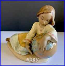 Lladro WORLD OF FANTASY Girl sitting with Globe #12292 EXTREMELY RARE