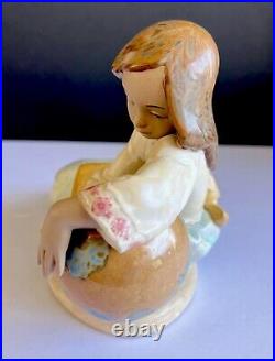 Lladro WORLD OF FANTASY Girl sitting with Globe #12292 EXTREMELY RARE