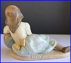 Lladro WORLD OF FANTASY Girl sitting with Globe #12292 EXTREMELY RARE