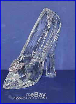 NEW Disney Cinderella Slipper Swarovski Crystal LE 400 Glass Shoe Figurine
