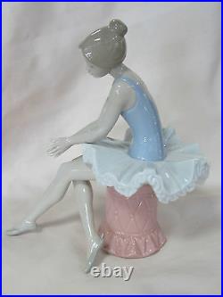 Nao By Lladro Sitting Ballet Dancer Brand New In Box #1179 Girl Free Shipping