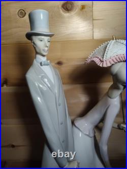 Nao by Lladro Spain 4563 RARE Lovers Couple with Puppy & Parasol Umbrella, 19 1/2