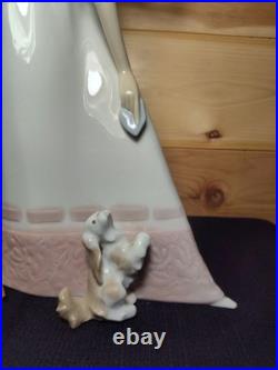 Nao by Lladro Spain 4563 RARE Lovers Couple with Puppy & Parasol Umbrella, 19 1/2