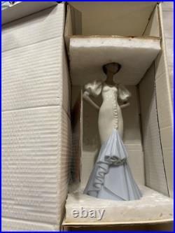 RARE Lladro 6181 Velisa from The 1990 Black Legacy Collection, Retired With Box